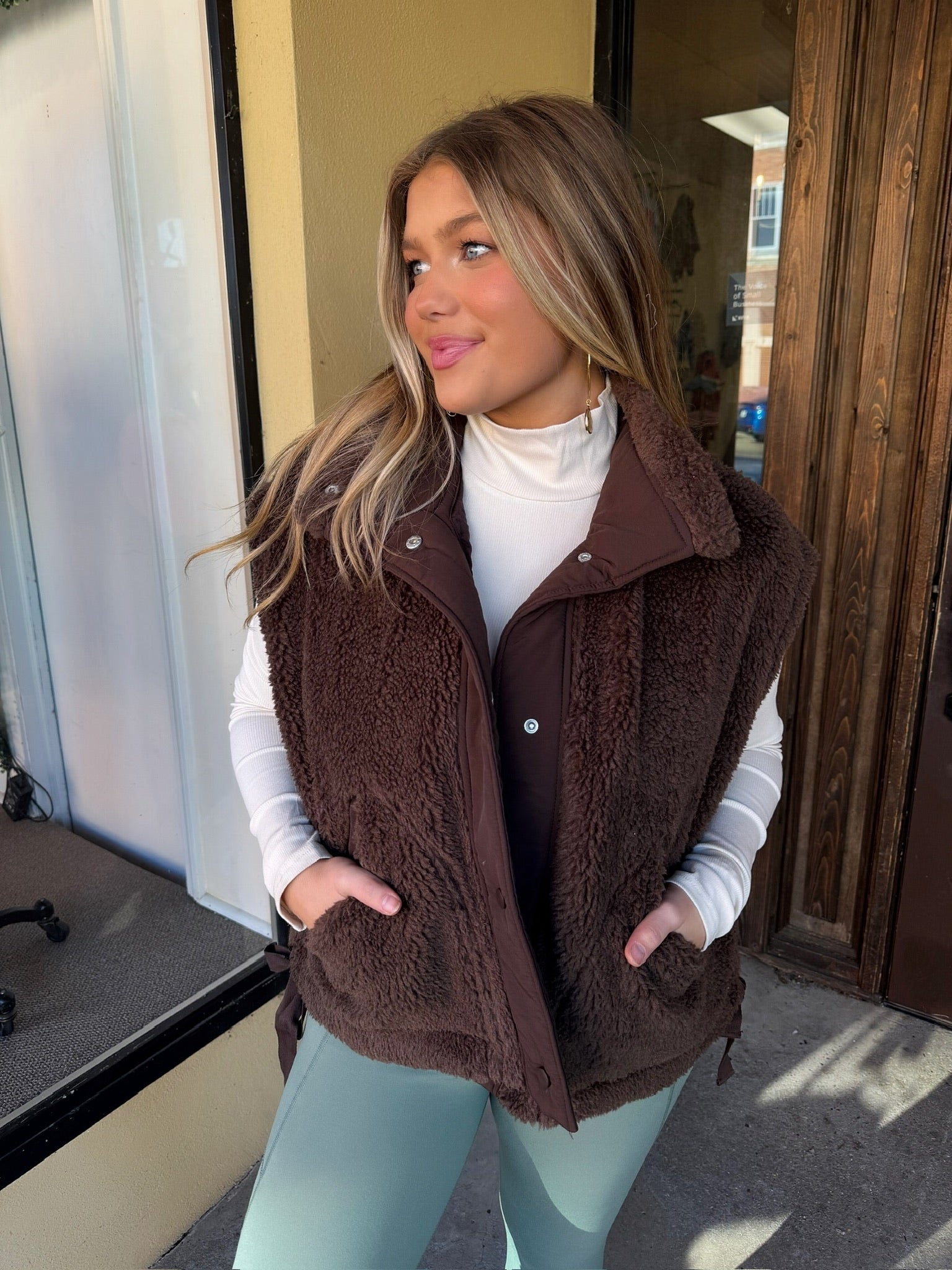 hansen sherpa vest in chocolate