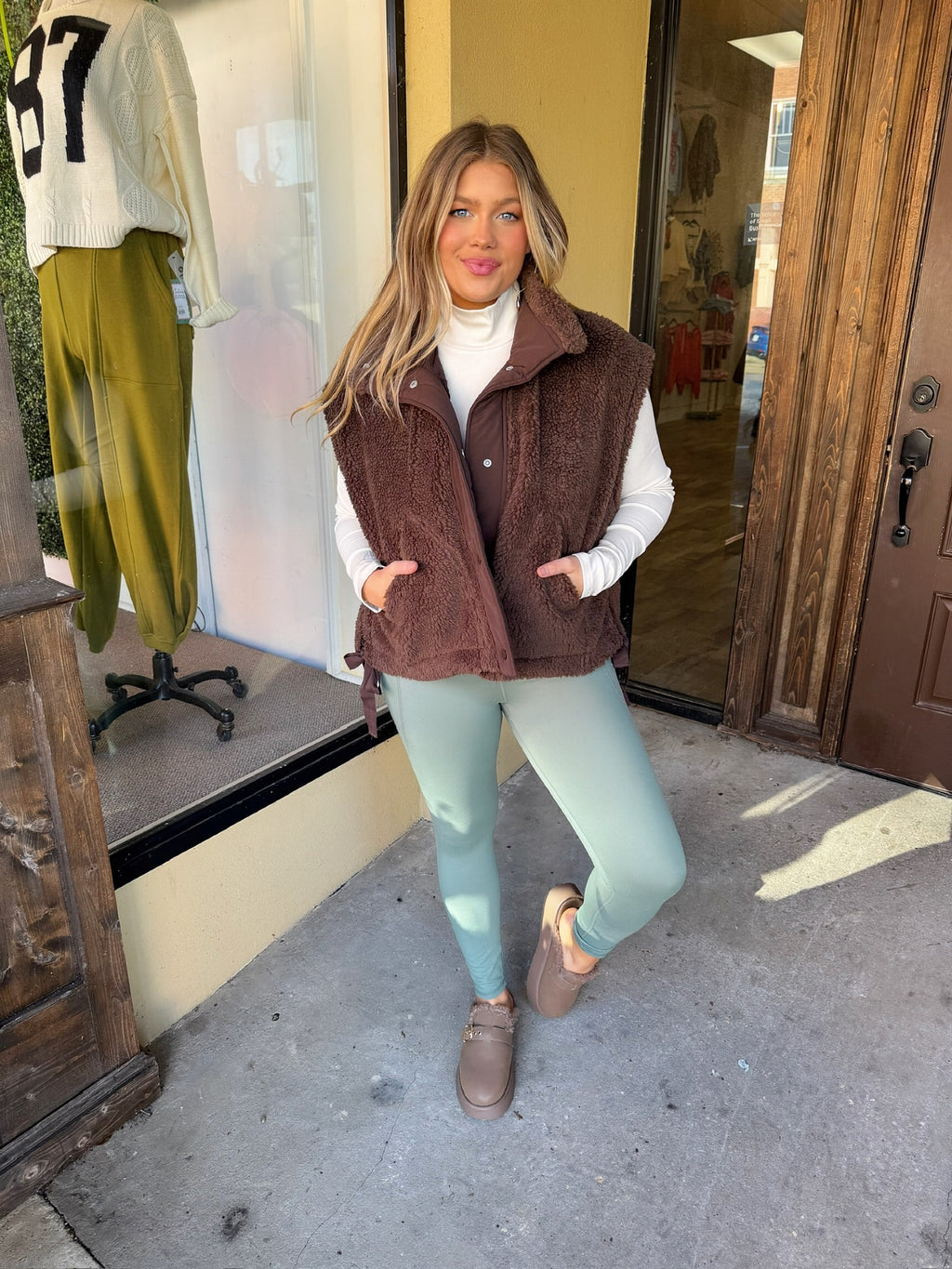 hansen sherpa vest in chocolate