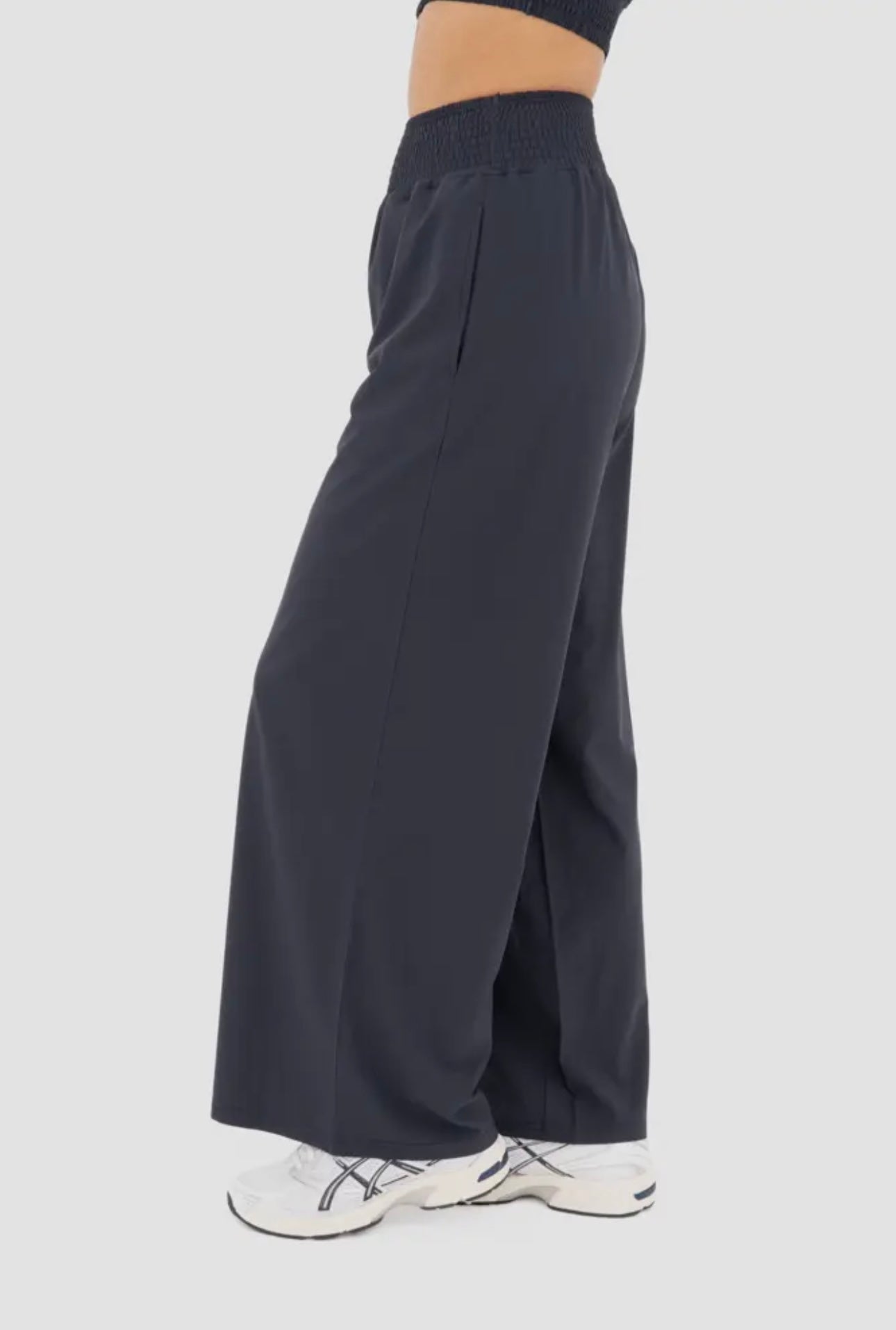 relax ease wide leg pant in navy