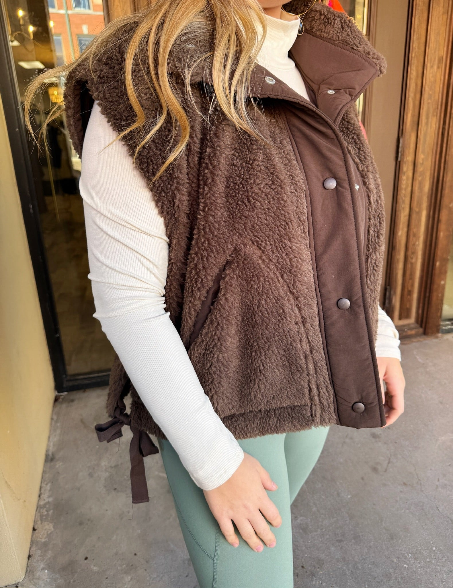 hansen sherpa vest in chocolate