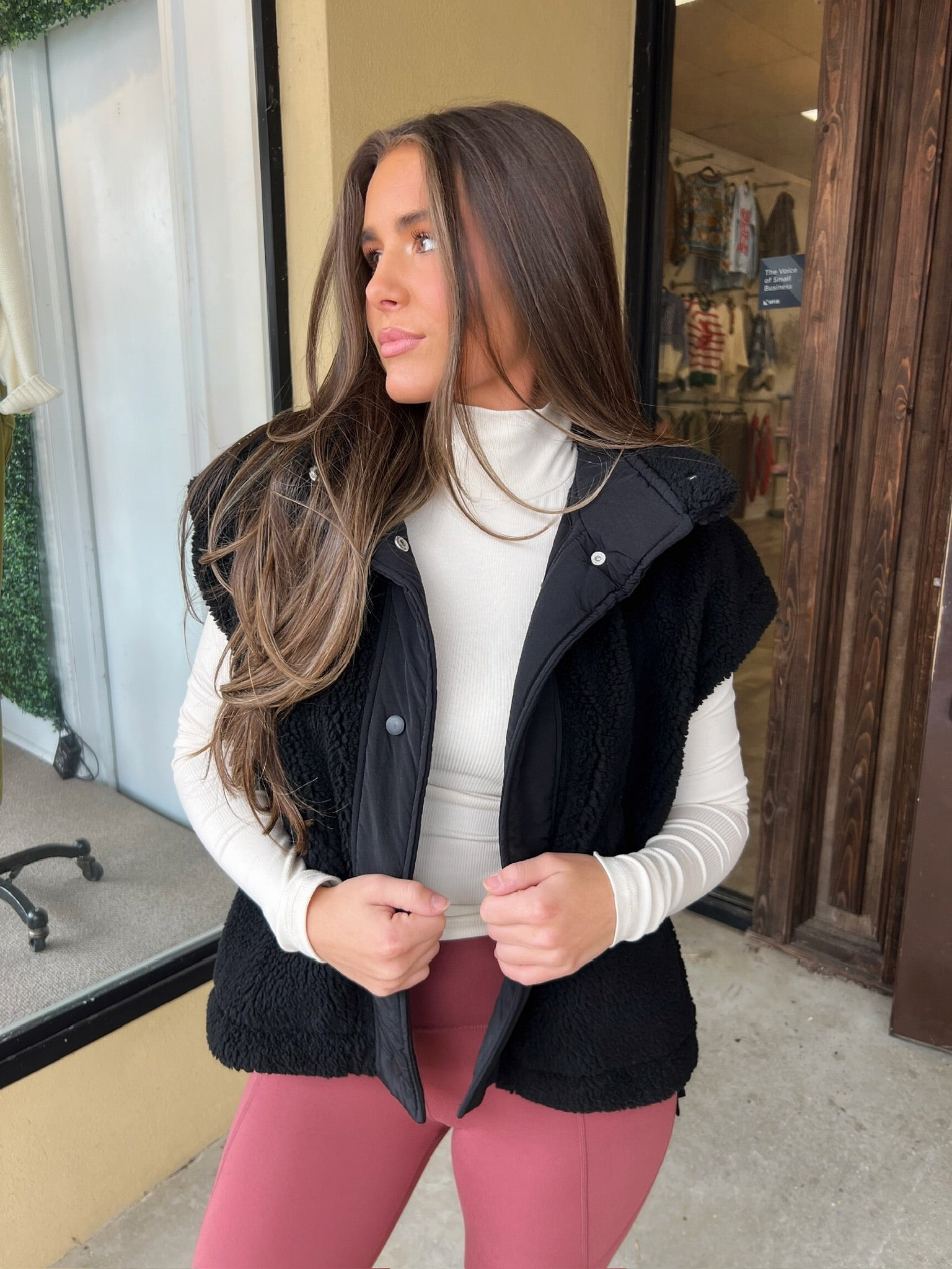 hansen sherpa vest in black