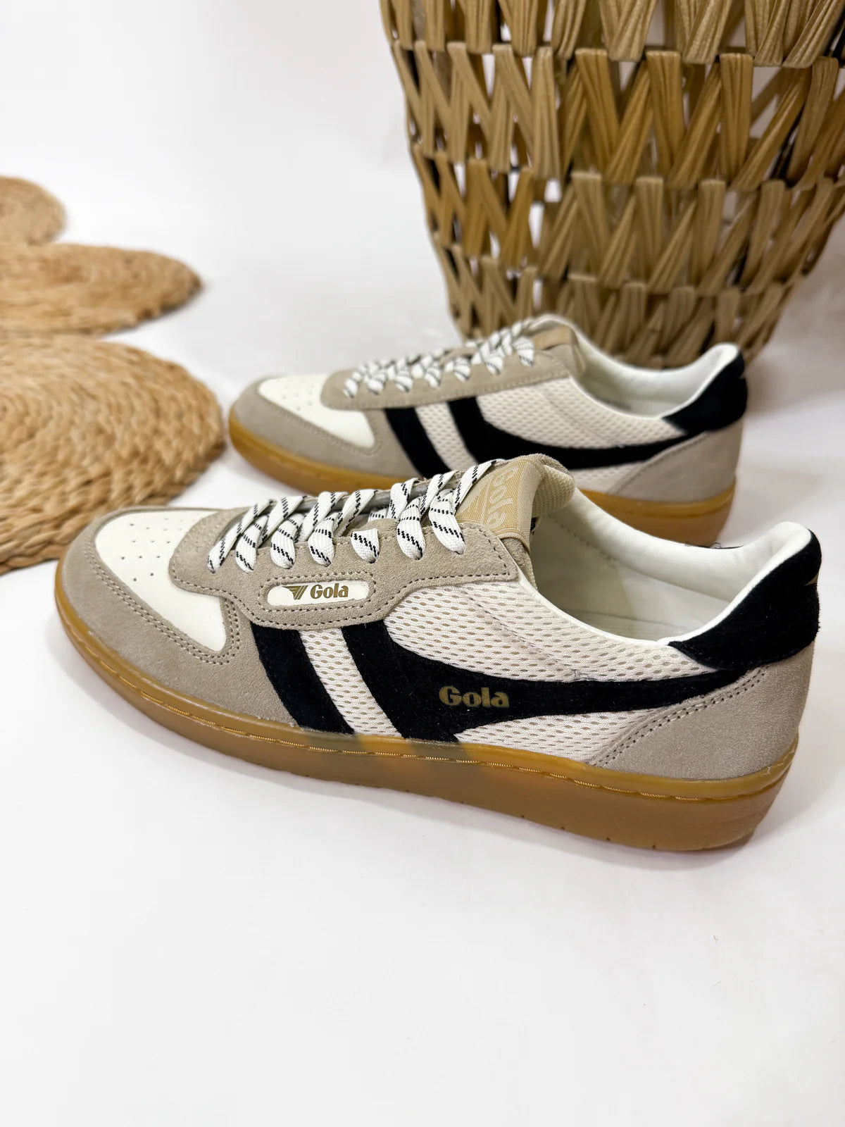 Gola hawk 83 trainer in off white/bone/black/gum