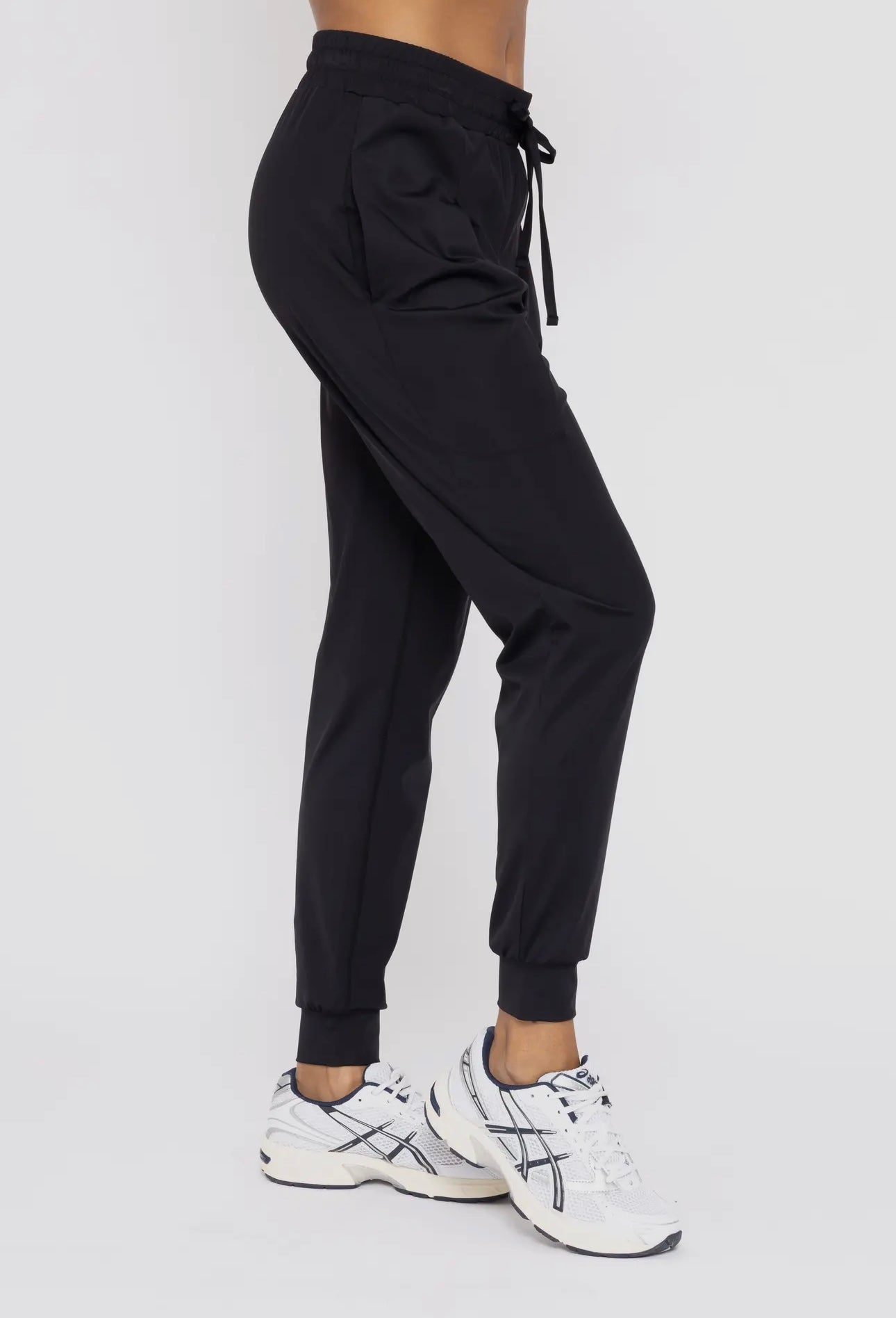 solid pleated front jogger