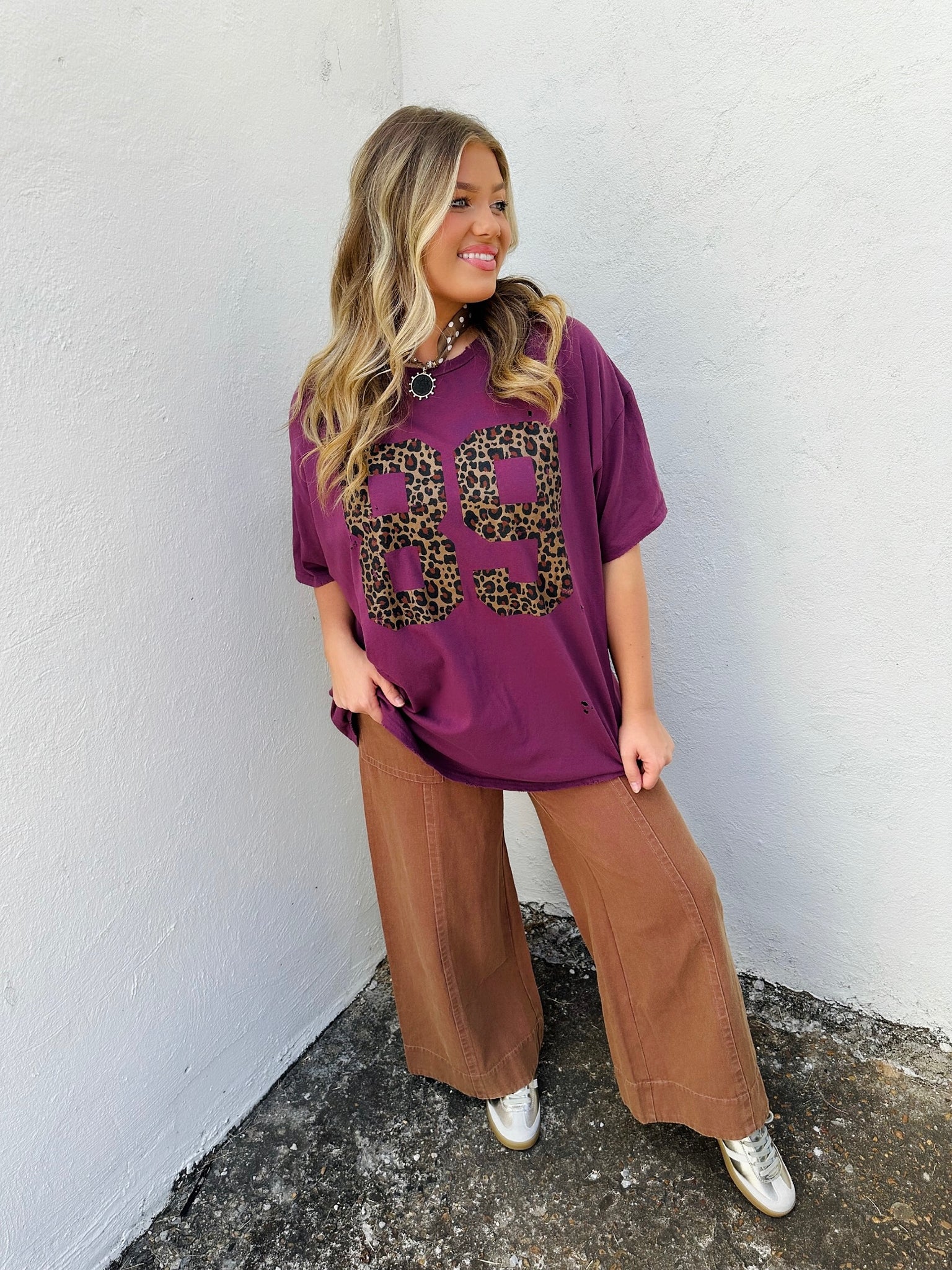 leopard 89 graphic tee in burgundy