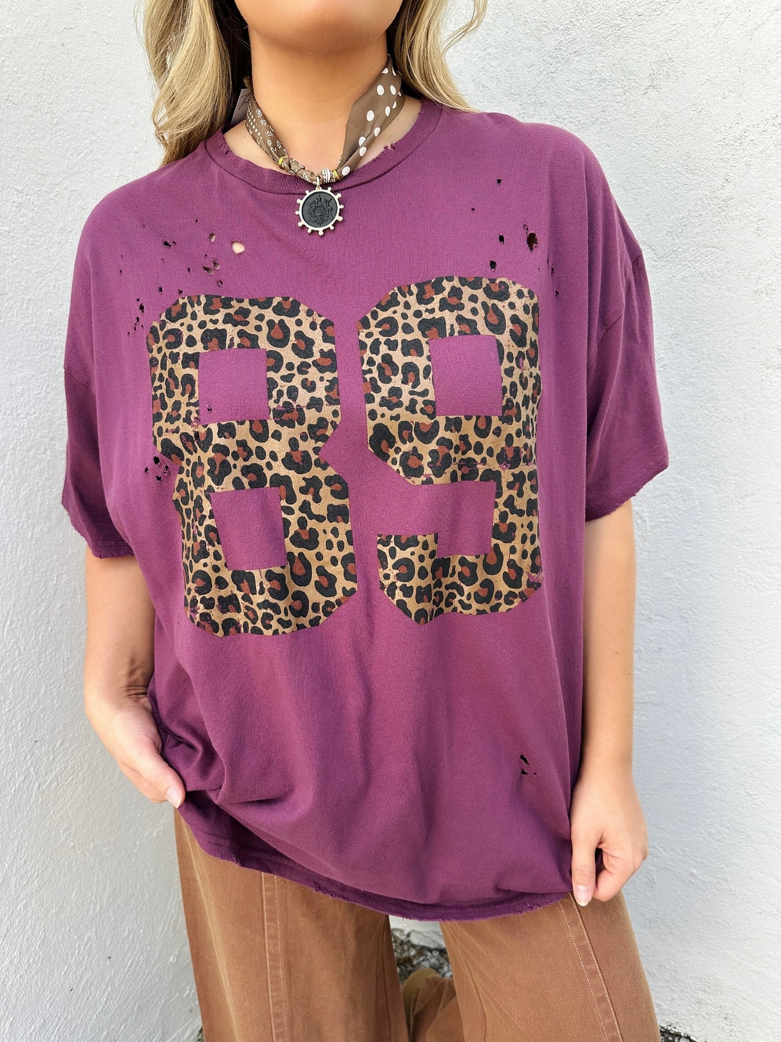 leopard 89 graphic tee in burgundy