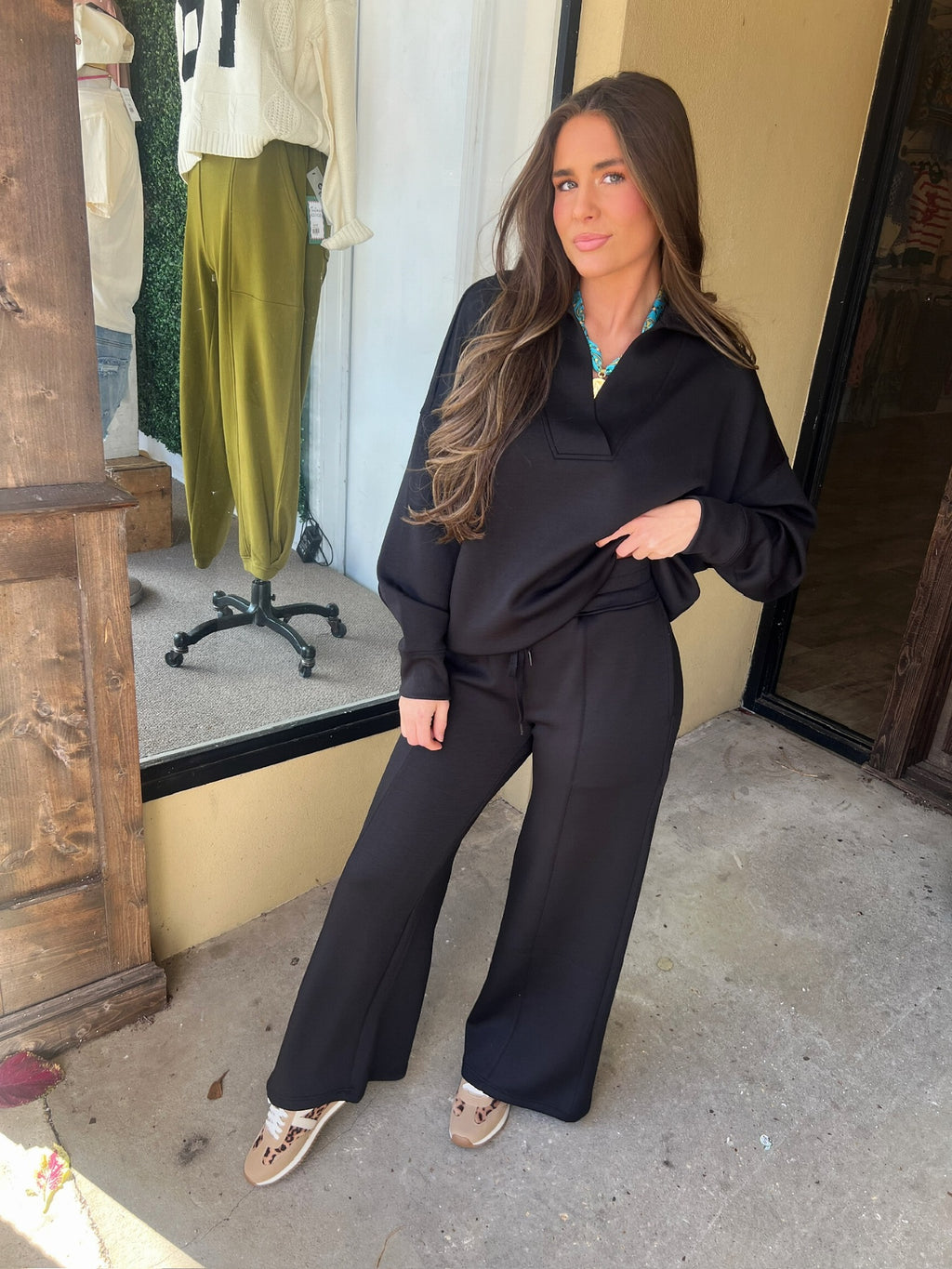 scuba collared set in black