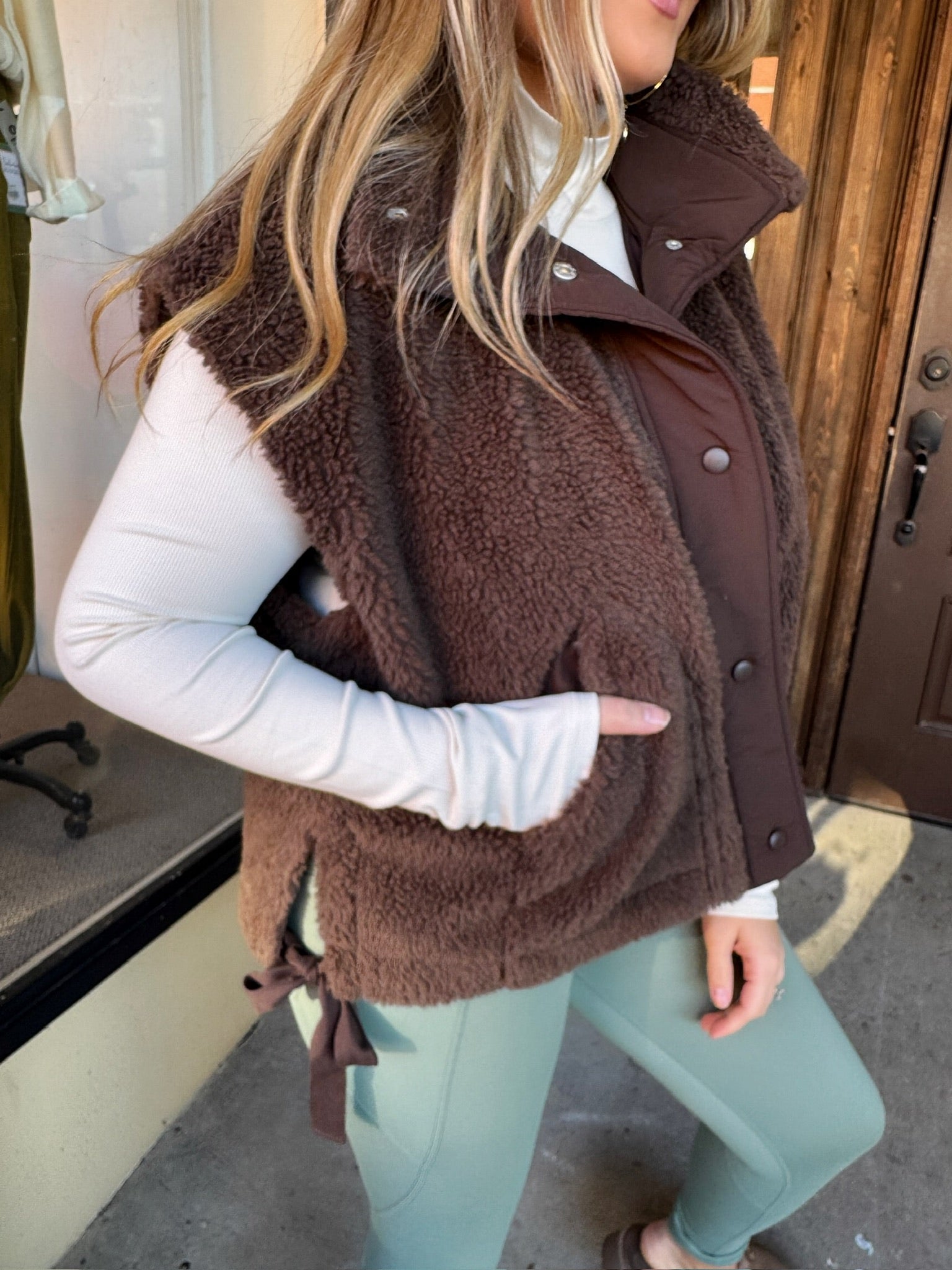 hansen sherpa vest in chocolate